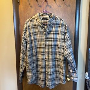 Mens long sleeve XL Roundtree & Yorke cotton button up shirt.